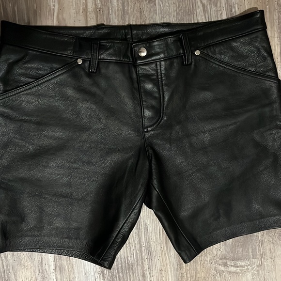 Men’s Leather Short - Picture 2 of 4